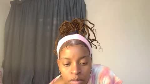 Snapshot of bluedi622952 chatting on April 6, 6:03 am Tee online show from April 6, 6:03 am