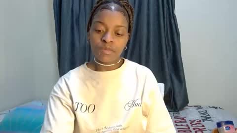 Snapshot of bluedi622952 chatting on April 10, 8:19 am Tee online show from April 10, 8:19 am