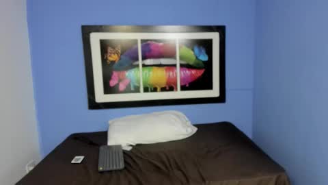 bluee_lov online show from September 12, 3:06 am