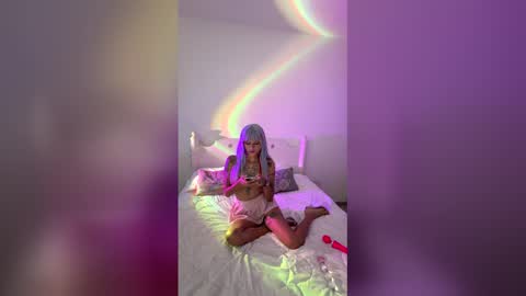 Snapshot of bluee_v chatting on May 9, 1:55 am Im Abril .. Nice to meet you thumb up me please its important INDEPENDENT MODEL online show from May 9, 1:55 am