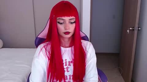 Snapshot of bluee_v chatting on May 28, 3:59 am Im Abril .. Nice to meet you thumb up me please its important INDEPENDENT MODEL online show from May 28, 3:59 am