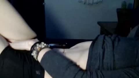 Snapshot of blueeyedlie chatting on February 16, 2:57 pm Blueeyedlie online show from February 16, 2:57 pm