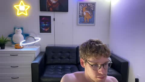 Snapshot of blueeyedtallguy chatting on December 2, 6:20 am blueeyedtallguy online show from December 2, 6:20 am