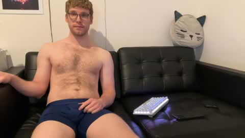Snapshot of blueeyedtallguy chatting on December 10, 2:59 am blueeyedtallguy online show from December 10, 2:59 am