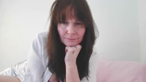 Snapshot of blueeyes40ddds chatting on April 1, 2:56 am BlueEyes40DDDs online show from April 1, 2:56 am