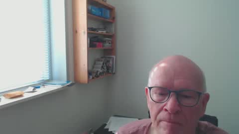 blueeyesn8 online show from March 10, 8:15 am