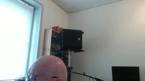 blueeyesn8 online show from October 11, 8:35 am