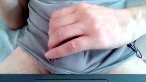 Snapshot of bluegum00 chatting on October 25, 5:26 am bluegum00 online show from October 25, 5:26 am