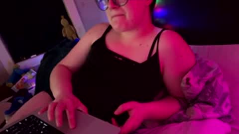 Snapshot of bluejayyboi chatting on February 23, 6:22 am Jay online show from February 23, 6:22 am