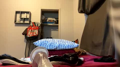 blueorigamiii369 online show from October 26, 1:55 am