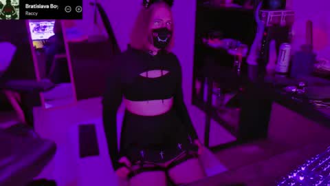 Blue online show from February 10, 9:08 pm