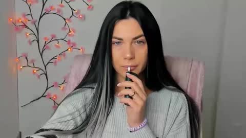 Kelly online show from April 28, 5:23 am