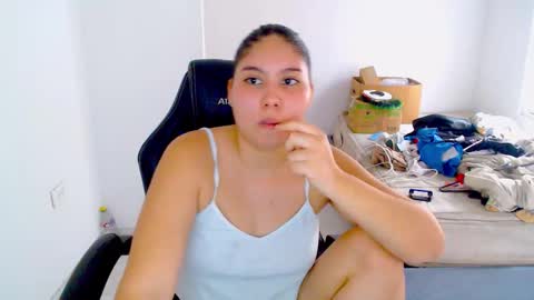  Hey guysI am BrendaWelcome my room online show from December 3, 8:07 pm