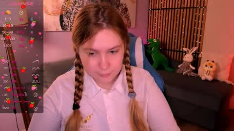 Ellie3 online show from September 19, 8:31 pm