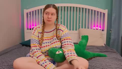 Snapshot of blush_ellie chatting on November 17, 8:58 pm Ellie3 online show from November 17, 8:58 pm