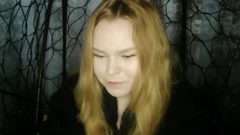 Snapshot of blushing_star chatting on October 12, 6:12 am blushing_star online show from October 12, 6:12 am