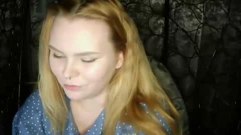 Snapshot of blushing_star chatting on October 23, 5:01 pm blushing_star online show from October 23, 5:01 pm