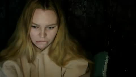 Snapshot of blushing_star chatting on November 3, 4:30 pm blushing_star online show from November 3, 4:30 pm