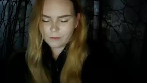 Snapshot of blushing_star chatting on November 19, 12:16 pm blushing_star online show from November 19, 12:16 pm