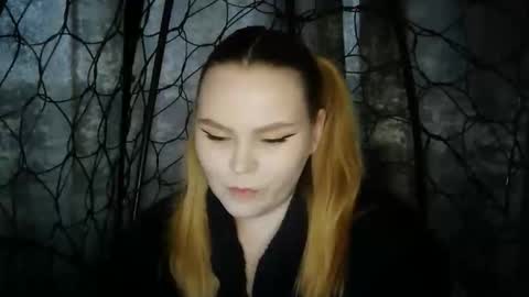 Snapshot of blushing_star chatting on November 29, 9:12 am blushing_star online show from November 29, 9:12 am