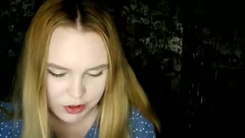 Snapshot of blushing_star chatting on December 5, 4:36 pm blushing_star online show from December 5, 4:36 pm