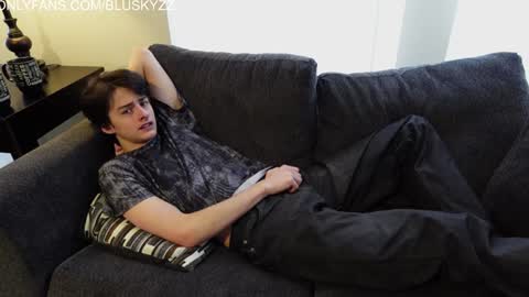 Snapshot of bluskyzz chatting on February 8, 4:36 pm BluSky online show from February 8, 4:36 pm