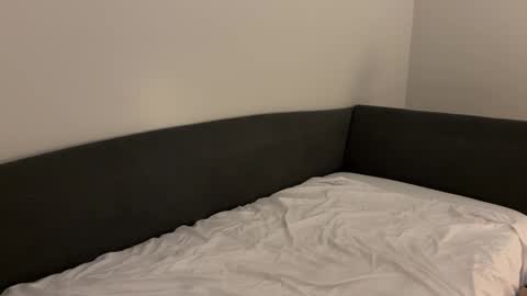 Snapshot of bluskyzz chatting on February 20, 4:28 am BluSky online show from February 20, 4:28 am