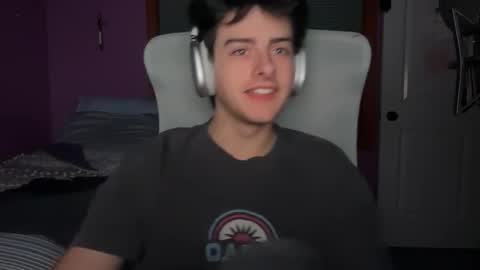 Snapshot of bluskyzz chatting on December 17, 4:40 am BluSky online show from December 17, 4:40 am