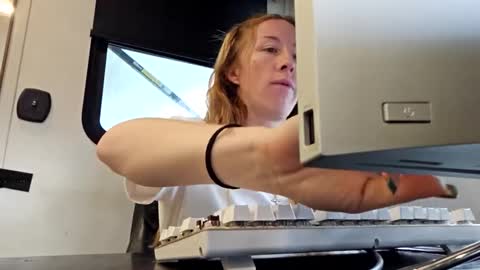 MamaMorgan online show from November 18, 5:39 pm