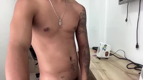 Bob  INDEPENDENT MODEL online show from October 11, 3:10 pm