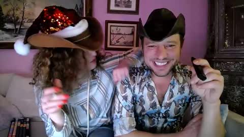 Snapshot of bobbyandsadie chatting on December 23, 6:44 am Bobby and Sadie online show from December 23, 6:44 am