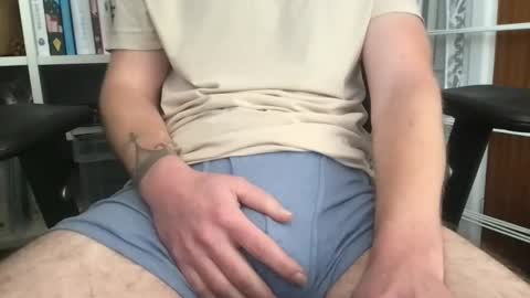 Snapshot of bobbybrownshoozz chatting on December 4, 10:24 am bobbybrownshoozz online show from December 4, 10:24 am