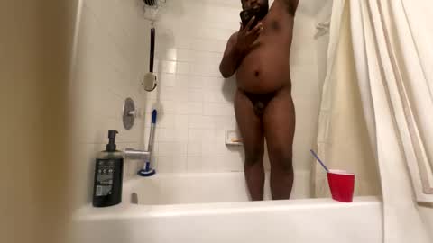 Snapshot of bobbyjones88034 chatting on December 5, 11:40 pm Luv bug online show from December 5, 11:40 pm