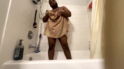 Snapshot of bobbyjones88034 chatting on December 12, 9:15 pm Luv bug online show from December 12, 9:15 pm