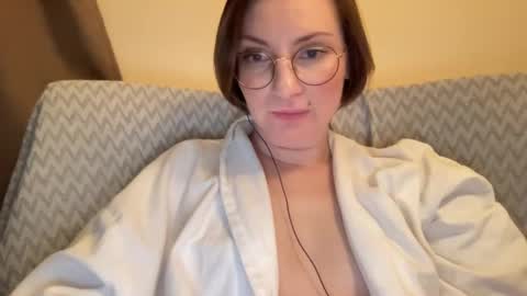 Snapshot of bobwig4 chatting on February 10, 11:34 pm Tips prfr 11-55-111 tok online show from February 10, 11:34 pm