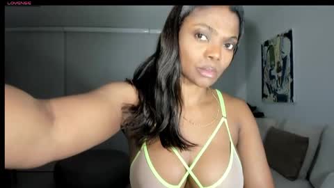 Snapshot of body_desire chatting on April 21, 9:37 am danna online show from April 21, 9:37 am