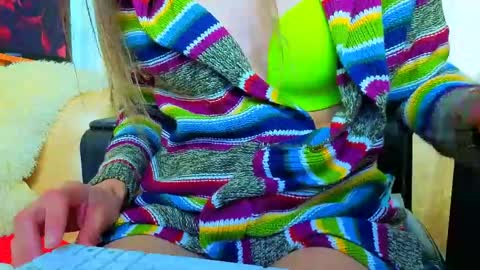 Mia online show from May 15, 10:50 pm