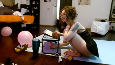 Snapshot of bombshellbaeby chatting on April 21, 2:51 am BombshellBaeby online show from April 21, 2:51 am