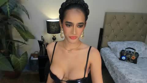 bombshelllaurax online show from January 19, 12:09 pm