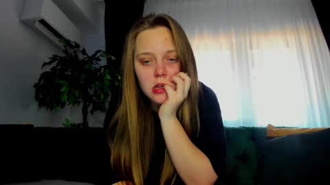 Snapshot of bonnie77777 chatting on February 23, 7:33 am Bonnie online show from February 23, 7:33 am