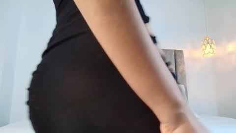 Snapshot of bonnie_bloom chatting on October 9, 6:44 am Bonnie online show from October 9, 6:44 am