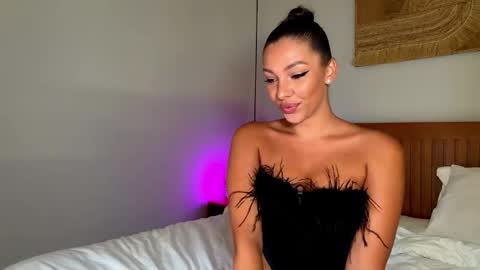 bonnieandclyde540767 online show from December 23, 2:31 am