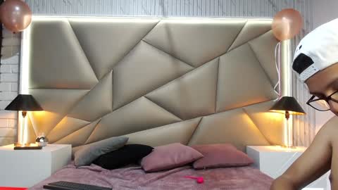 bonny_bonss online show from December 15, 12:40 am