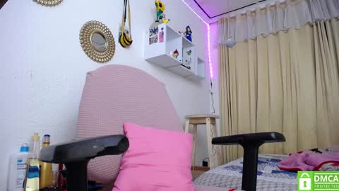 Soffy Brooks Independent model online show from February 15, 12:01 pm