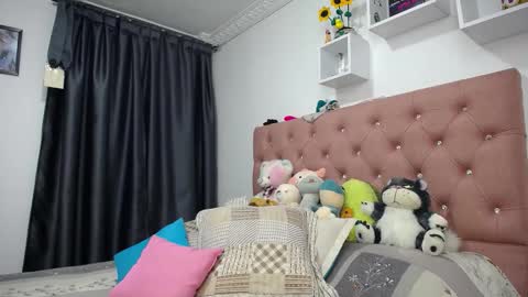 Soffy Brooks Independent model online show from October 6, 4:10 am