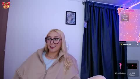 Soffy Brooks Independent model online show from April 13, 3:45 am