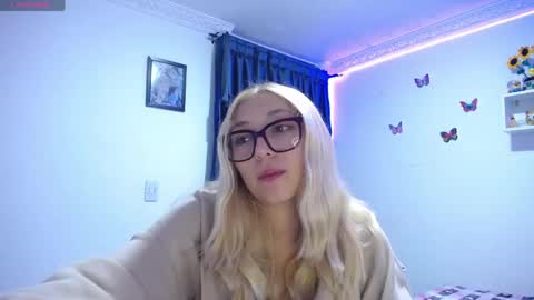 Soffy Brooks Independent model online show from April 22, 3:53 am