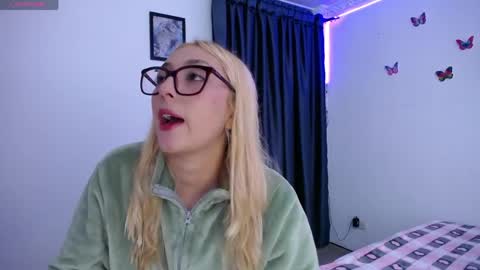 Soffy Brooks Independent model online show from April 23, 4:35 am