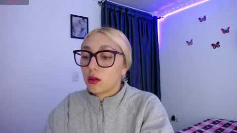 Soffy Brooks Independent model online show from April 28, 4:17 am