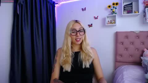 Soffy Brooks Independent model online show from May 12, 4:42 am